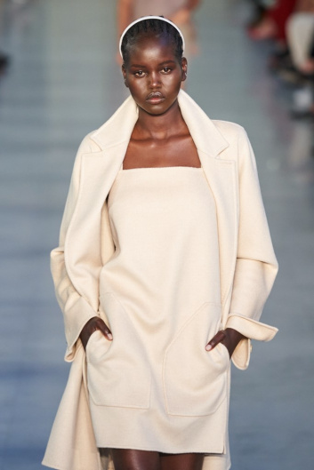 Fotoservizio/SS 2022/WOMEN/SFILATA/MAX MARA/DP2/2