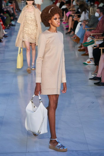 Fotoservizio/SS 2022/WOMEN/SFILATA/MAX MARA/DP2/35