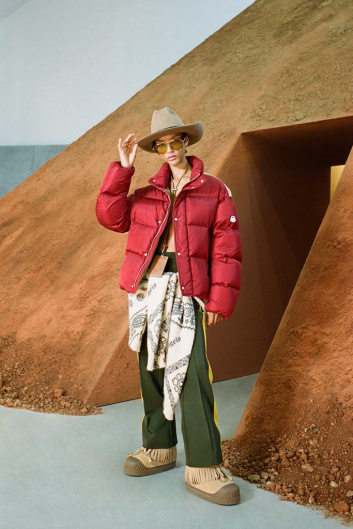 Fotoservizio/SS 2022/WOMEN/SFILATA/MONCLER/DP2/84