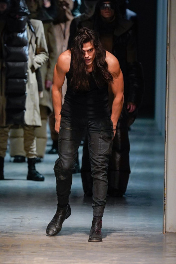 Fotoservizio/FW 22-23/MEN/SFILATA/JUSTIN GALL/DP2/10
