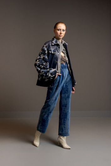 Fotoservizio/FW 22-23/WOMEN/SFILATA/WE ARE MADE IN ITALY (BLACK LIVES MATTER IN ITALIAN FASHION - COLLECTIVE)/DP2/15