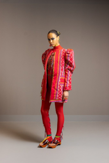 Fotoservizio/FW 22-23/WOMEN/SFILATA/WE ARE MADE IN ITALY (BLACK LIVES MATTER IN ITALIAN FASHION - COLLECTIVE)/DP2/10