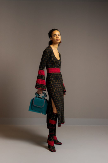 Fotoservizio/FW 22-23/WOMEN/SFILATA/WE ARE MADE IN ITALY (BLACK LIVES MATTER IN ITALIAN FASHION - COLLECTIVE)/DP2/25