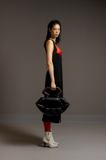 Fotoservizio/FW 22-23/WOMEN/SFILATA/WE ARE MADE IN ITALY (BLACK LIVES MATTER IN ITALIAN FASHION - COLLECTIVE)/DP2/21