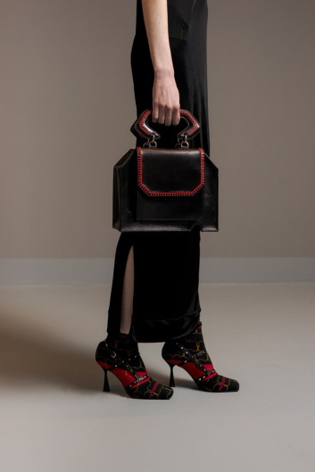Fotoservizio/FW 22-23/WOMEN/SFILATA/WE ARE MADE IN ITALY (BLACK LIVES MATTER IN ITALIAN FASHION - COLLECTIVE)/DP2/22