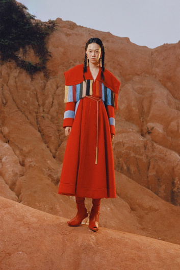 Fotoservizio/FW 22-23/WOMEN/PRESENTAZIONE/SARAWONG/DP2/0