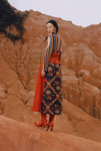 Fotoservizio/FW 22-23/WOMEN/PRESENTAZIONE/SARAWONG/DP2/3