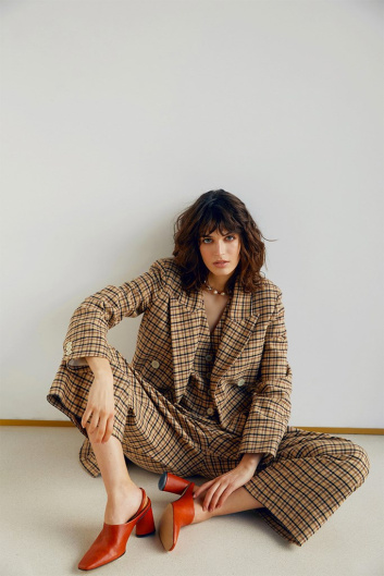 Fotoservizio/FW 22-23/WOMEN/PRESENTAZIONE/MOMONì/DP2/3
