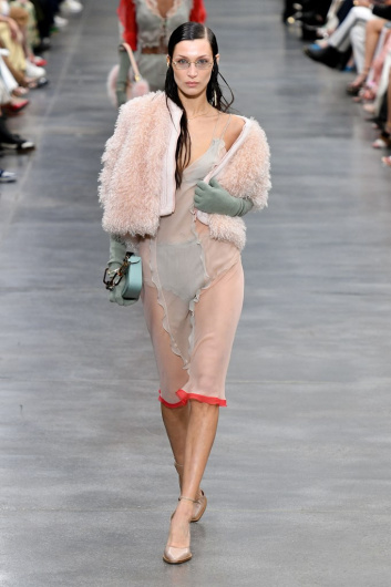 Fotoservizio/FW 22-23/WOMEN/SFILATA/FENDI/DP2/0
