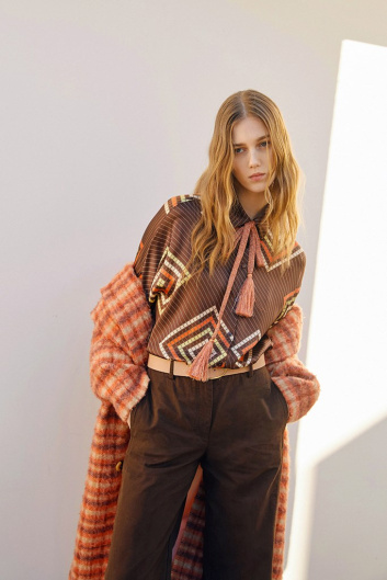 Fotoservizio/FW 22-23/WOMEN/PRESENTAZIONE/MOMONì/DP2/15
