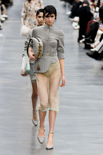 Fotoservizio/FW 22-23/WOMEN/SFILATA/FENDI/DP2/3