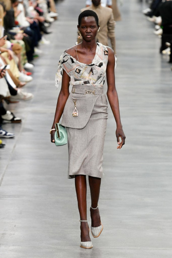 Fotoservizio/FW 22-23/WOMEN/SFILATA/FENDI/DP2/2