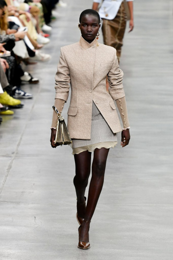 Fotoservizio/FW 22-23/WOMEN/SFILATA/FENDI/DP2/3