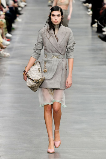 Fotoservizio/FW 22-23/WOMEN/SFILATA/FENDI/DP2/6