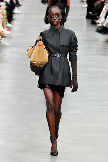 Fotoservizio/FW 22-23/WOMEN/SFILATA/FENDI/DP2/22