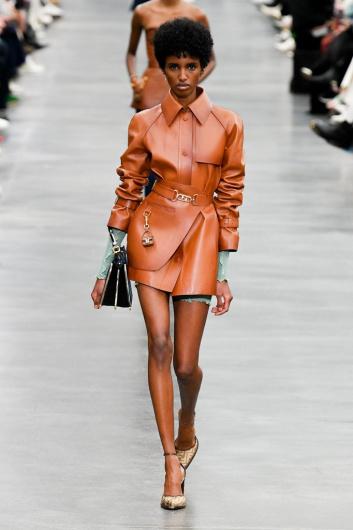 Fotoservizio/FW 22-23/WOMEN/SFILATA/FENDI/DP2/16