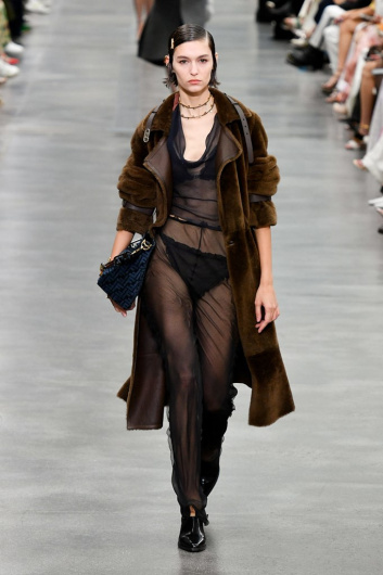 Fotoservizio/FW 22-23/WOMEN/SFILATA/FENDI/DP2/4