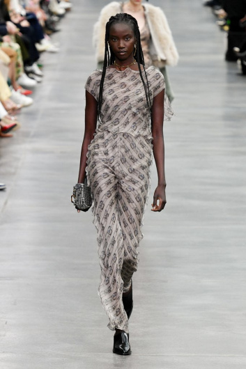 Fotoservizio/FW 22-23/WOMEN/SFILATA/FENDI/DP2/16