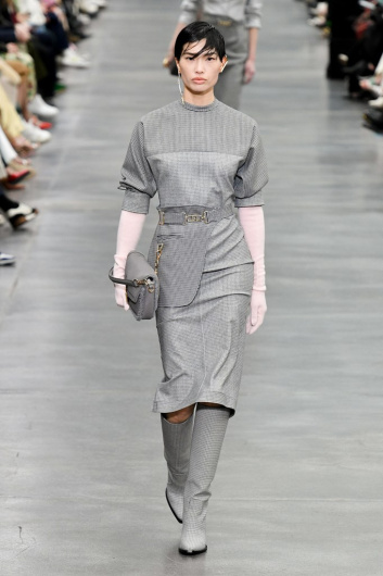 Fotoservizio/FW 22-23/WOMEN/SFILATA/FENDI/DP2/12