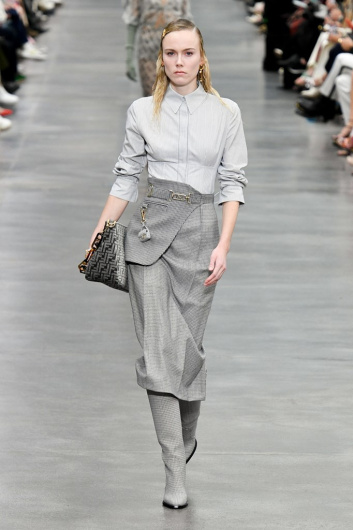 Fotoservizio/FW 22-23/WOMEN/SFILATA/FENDI/DP2/13