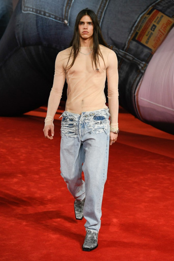 Fotoservizio/FW 22-23/WOMEN/SFILATA/DIESEL/DP2/2