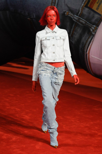 Fotoservizio/FW 22-23/WOMEN/SFILATA/DIESEL/DP2/3