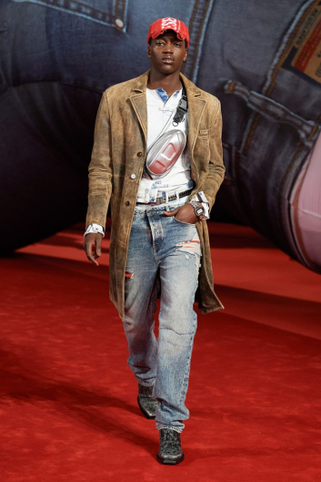 Fotoservizio/FW 22-23/WOMEN/SFILATA/DIESEL/DP2/17