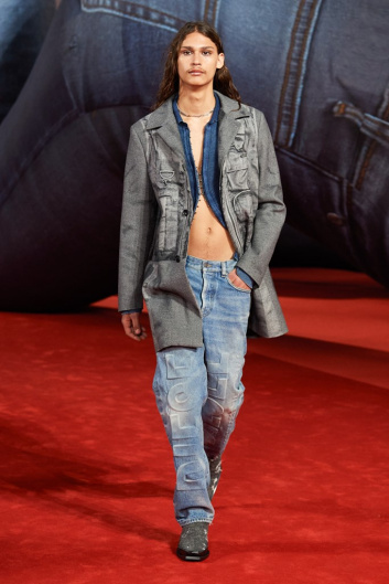 Fotoservizio/FW 22-23/WOMEN/SFILATA/DIESEL/DP2/24