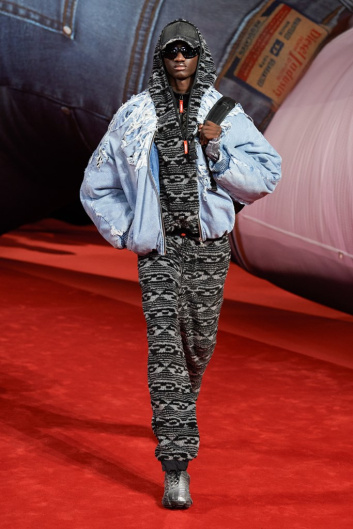 Fotoservizio/FW 22-23/WOMEN/SFILATA/DIESEL/DP2/25