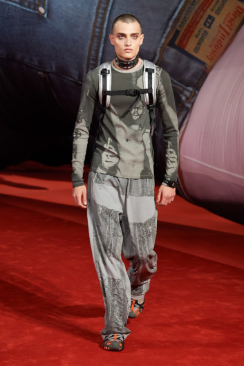 Fotoservizio/FW 22-23/WOMEN/SFILATA/DIESEL/DP2/26