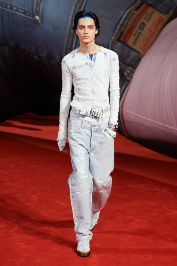 Fotoservizio/FW 22-23/WOMEN/SFILATA/DIESEL/DP2/20