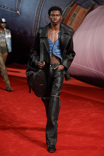 Fotoservizio/FW 22-23/WOMEN/SFILATA/DIESEL/DP2/22