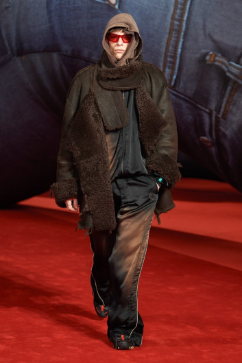 Fotoservizio/FW 22-23/WOMEN/SFILATA/DIESEL/DP2/3