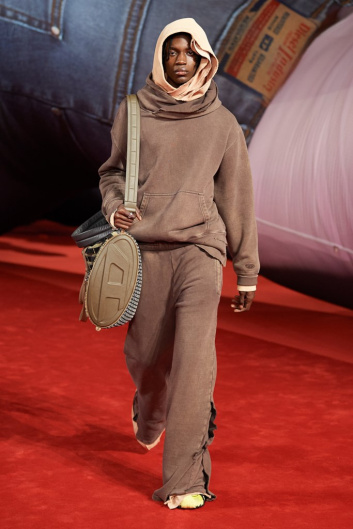 Fotoservizio/FW 22-23/WOMEN/SFILATA/DIESEL/DP2/4