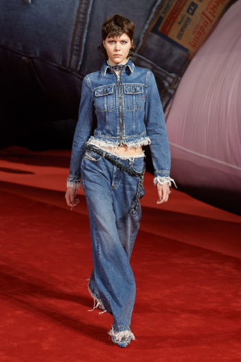 Fotoservizio/FW 22-23/WOMEN/SFILATA/DIESEL/DP2/31