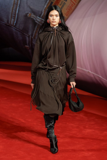 Fotoservizio/FW 22-23/WOMEN/SFILATA/DIESEL/DP2/32