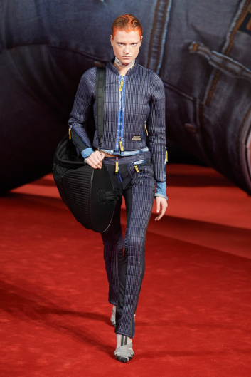 Fotoservizio/FW 22-23/WOMEN/SFILATA/DIESEL/DP2/12