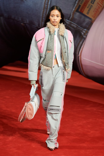 Fotoservizio/FW 22-23/WOMEN/SFILATA/DIESEL/DP2/13