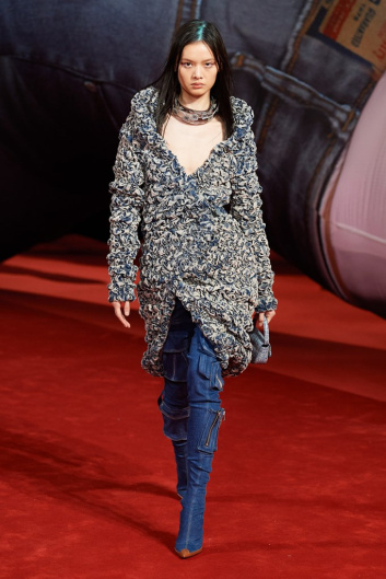 Fotoservizio/FW 22-23/WOMEN/SFILATA/DIESEL/DP2/32