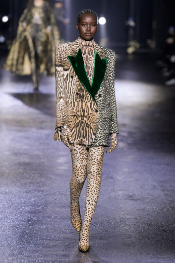 Fotoservizio/FW 22-23/WOMEN/SFILATA/ROBERTO CAVALLI/DP2/0