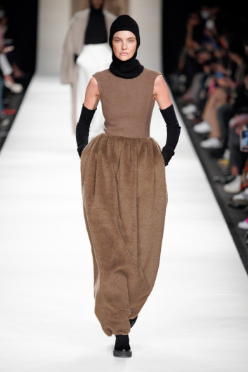 Fotoservizio/FW 22-23/WOMEN/SFILATA/MAX MARA/DP2/0
