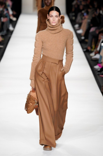 Fotoservizio/FW 22-23/WOMEN/SFILATA/MAX MARA/DP2/6