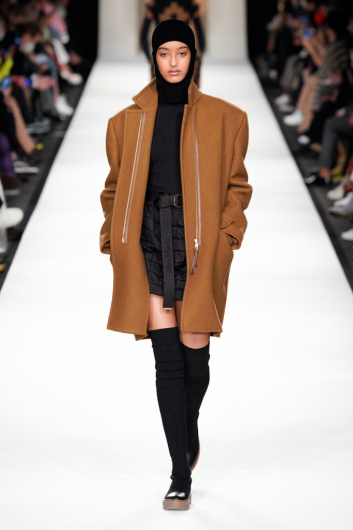Fotoservizio/FW 22-23/WOMEN/SFILATA/MAX MARA/DP2/1