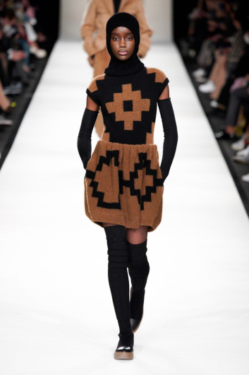 Fotoservizio/FW 22-23/WOMEN/SFILATA/MAX MARA/DP2/2
