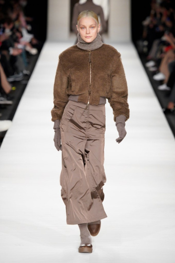 Fotoservizio/FW 22-23/WOMEN/SFILATA/MAX MARA/DP2/2
