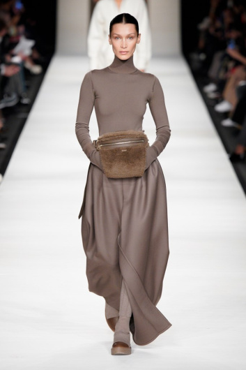 Fotoservizio/FW 22-23/WOMEN/SFILATA/MAX MARA/DP2/3