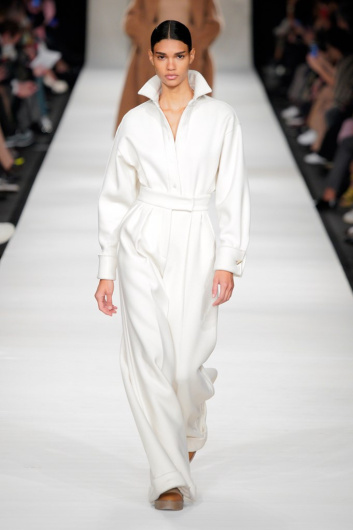 Fotoservizio/FW 22-23/WOMEN/SFILATA/MAX MARA/DP2/4