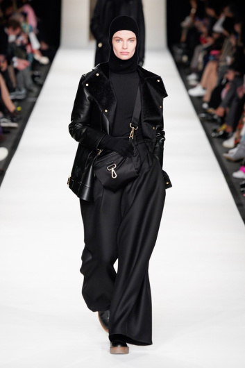 Fotoservizio/FW 22-23/WOMEN/SFILATA/MAX MARA/DP2/9