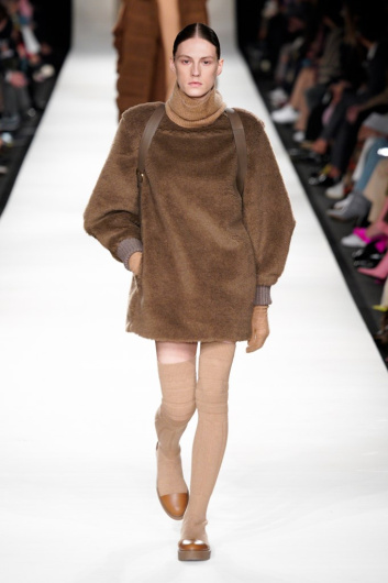 Fotoservizio/FW 22-23/WOMEN/SFILATA/MAX MARA/DP2/11