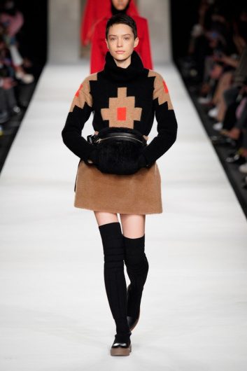 Fotoservizio/FW 22-23/WOMEN/SFILATA/MAX MARA/DP2/13